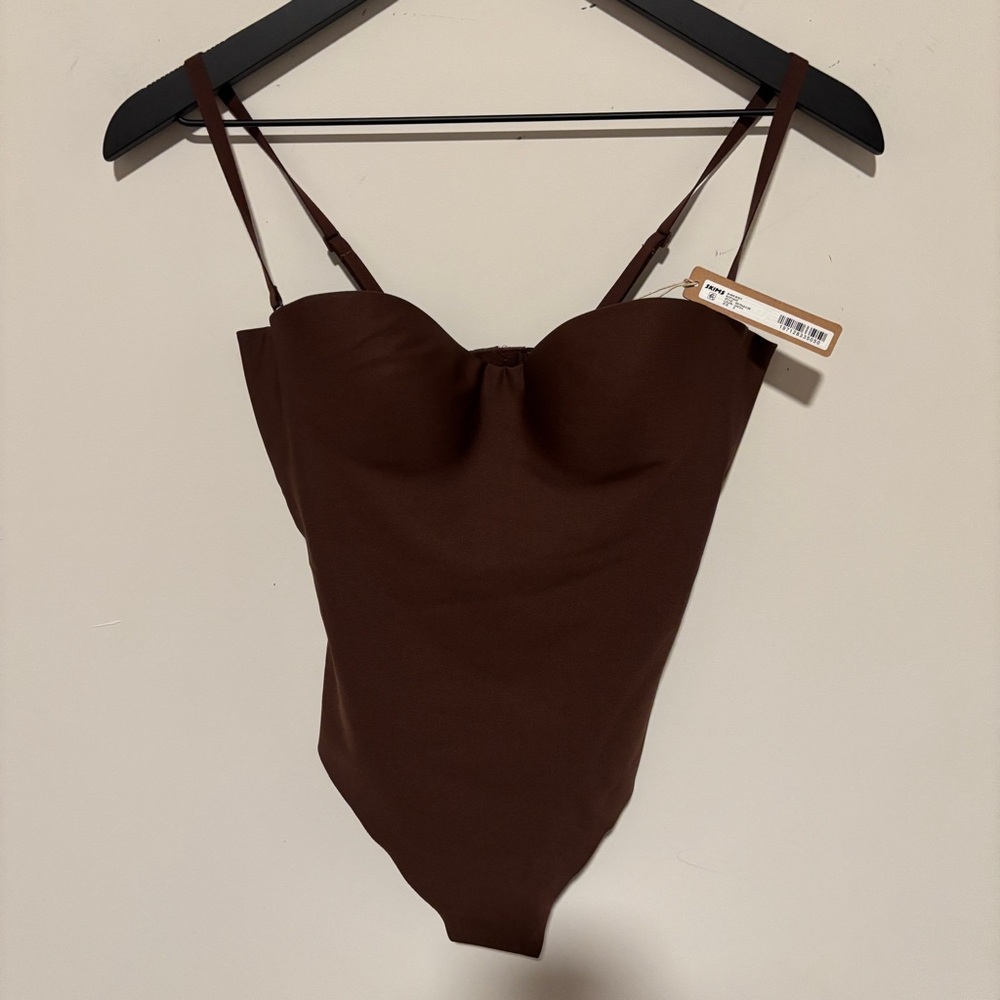 SKIMS BODY CONTOUR LIFT UNDERWIRE THONG BODYSUIT SIZE S SMALL COCOA NWT NEW - Picture 6 of 10